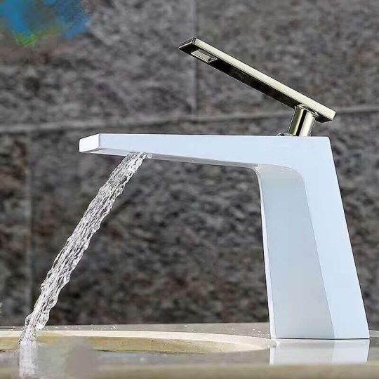 VÒI LAVABO NÓNG LẠNH VLB-08